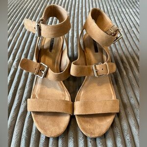 Taupe Tahari Heels size 9.5